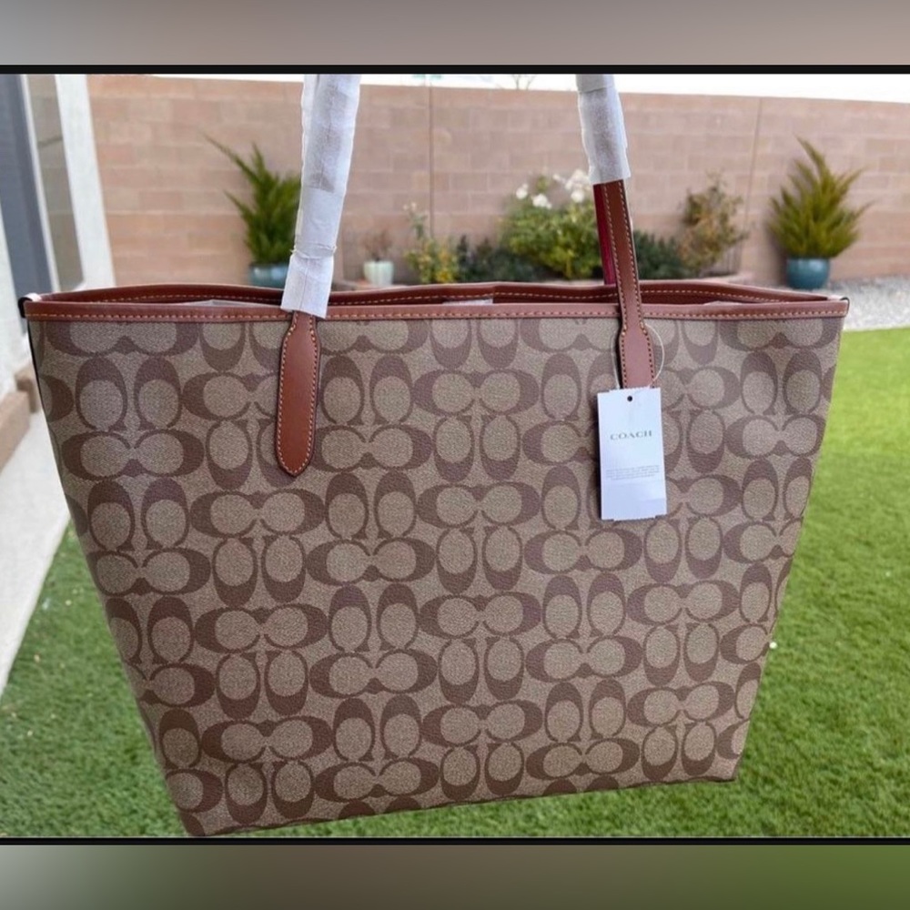 Coach Rainbow City Tote In Signature Canvas with small Wristlet - Picture 7 of 11
